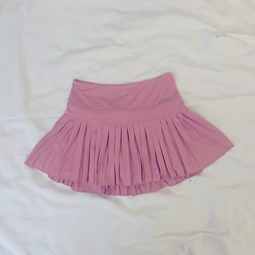 SIZE SMALL  WOMANS  GOLD HINGE pleated tennis skirt with built in shorts
